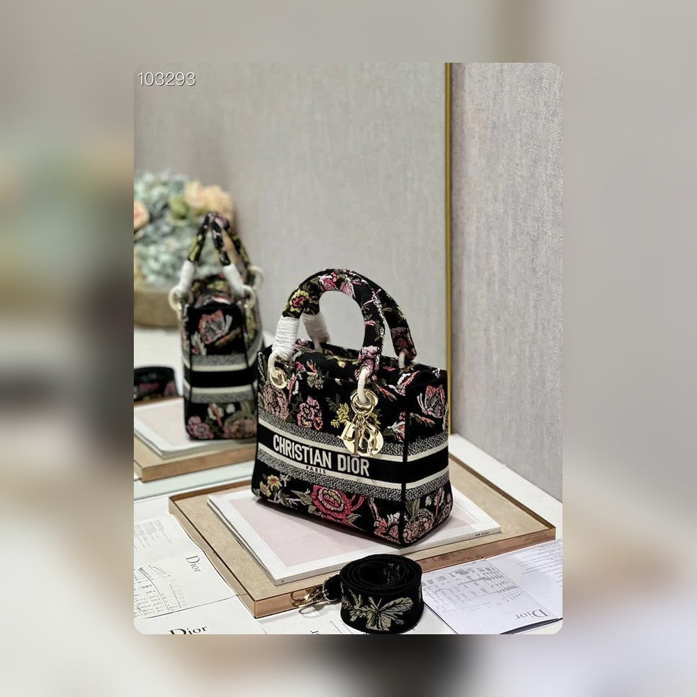 Anum Bags Detail
