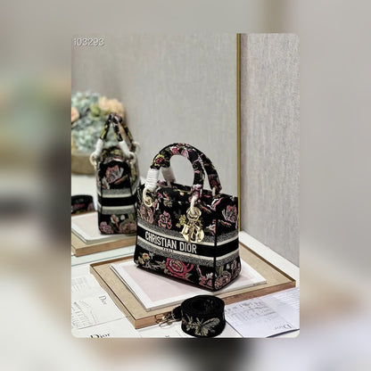 Anum Bags Detail