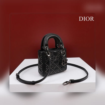 Anum Bags Detail