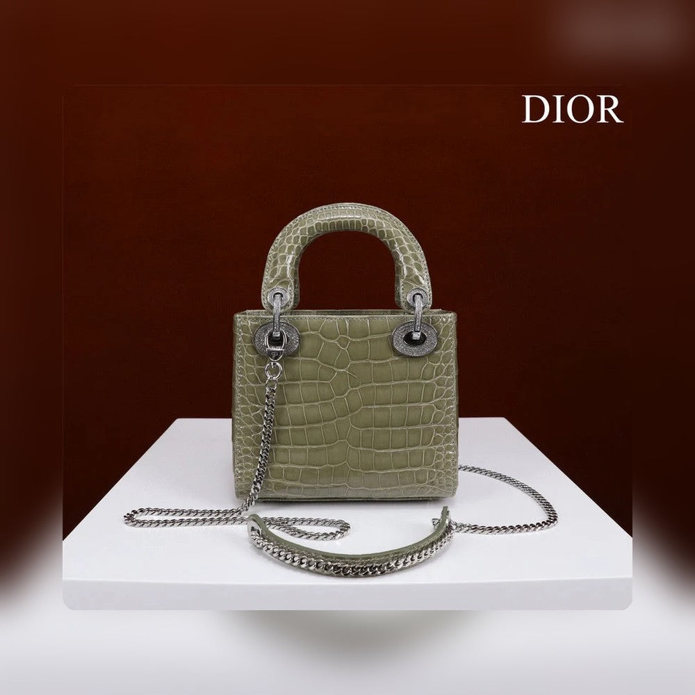Anum Bags Detail