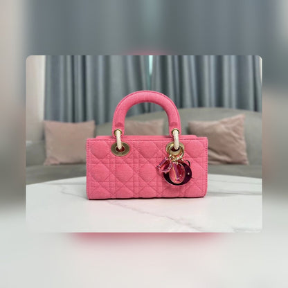 Anum Bags Detail