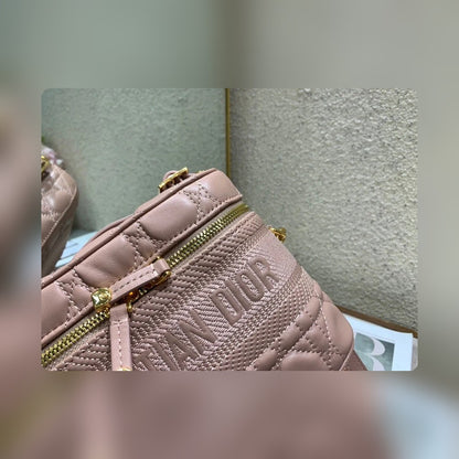 Anum Bags Detail