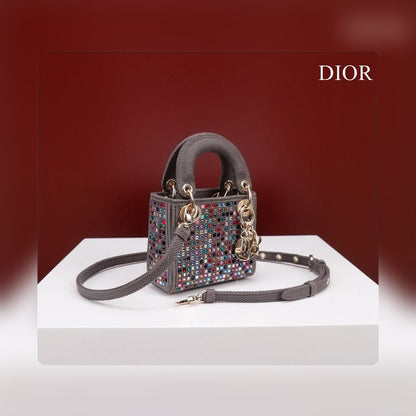 Anum Bags Detail
