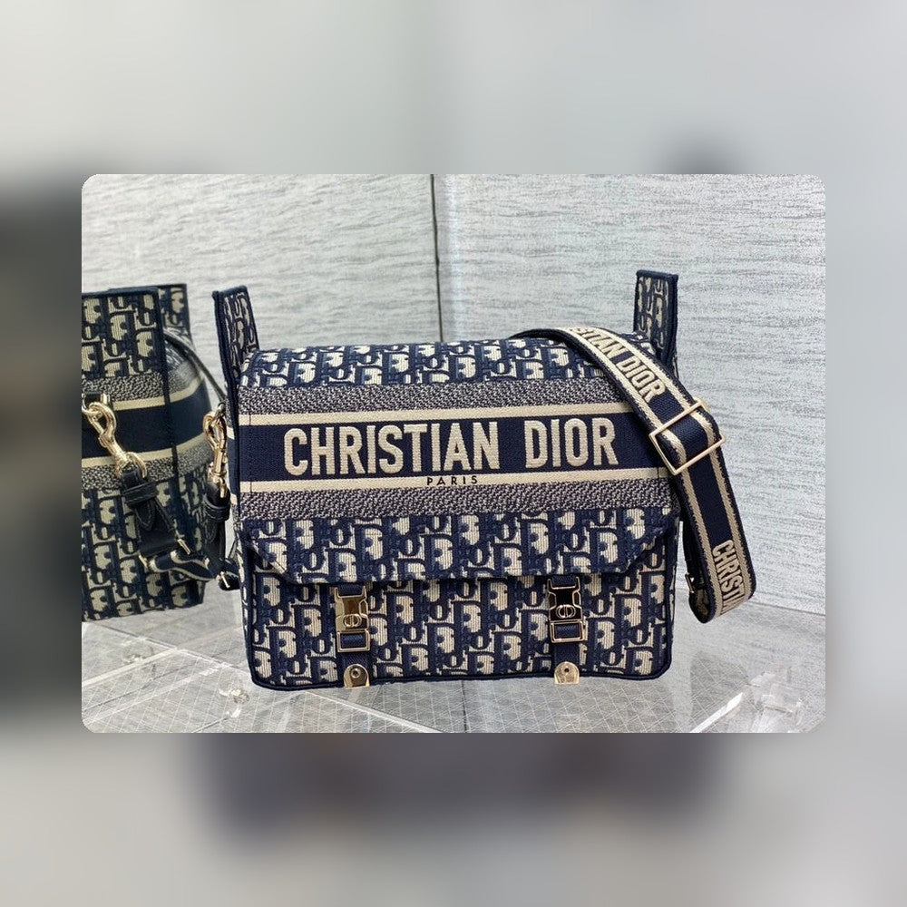 Anum Bags Detail