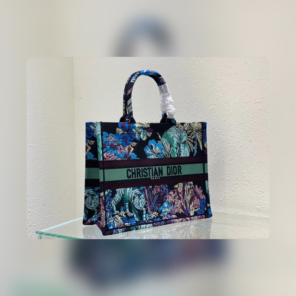 Anum Bags Detail