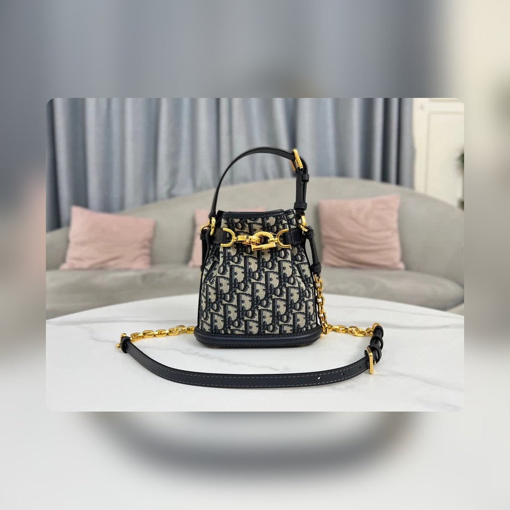 Anum Bags Detail