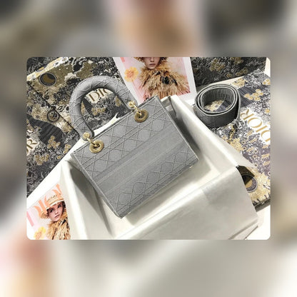 Anum Bags Detail