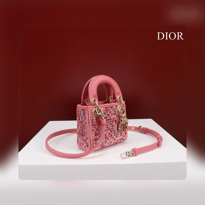 Anum Bags Detail