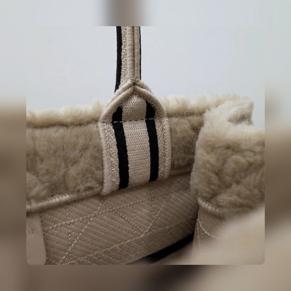 Anum Bags Detail