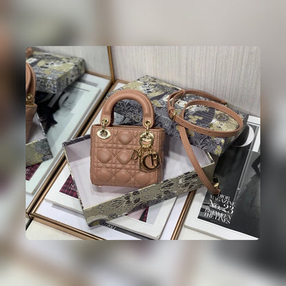 Anum Bags Detail