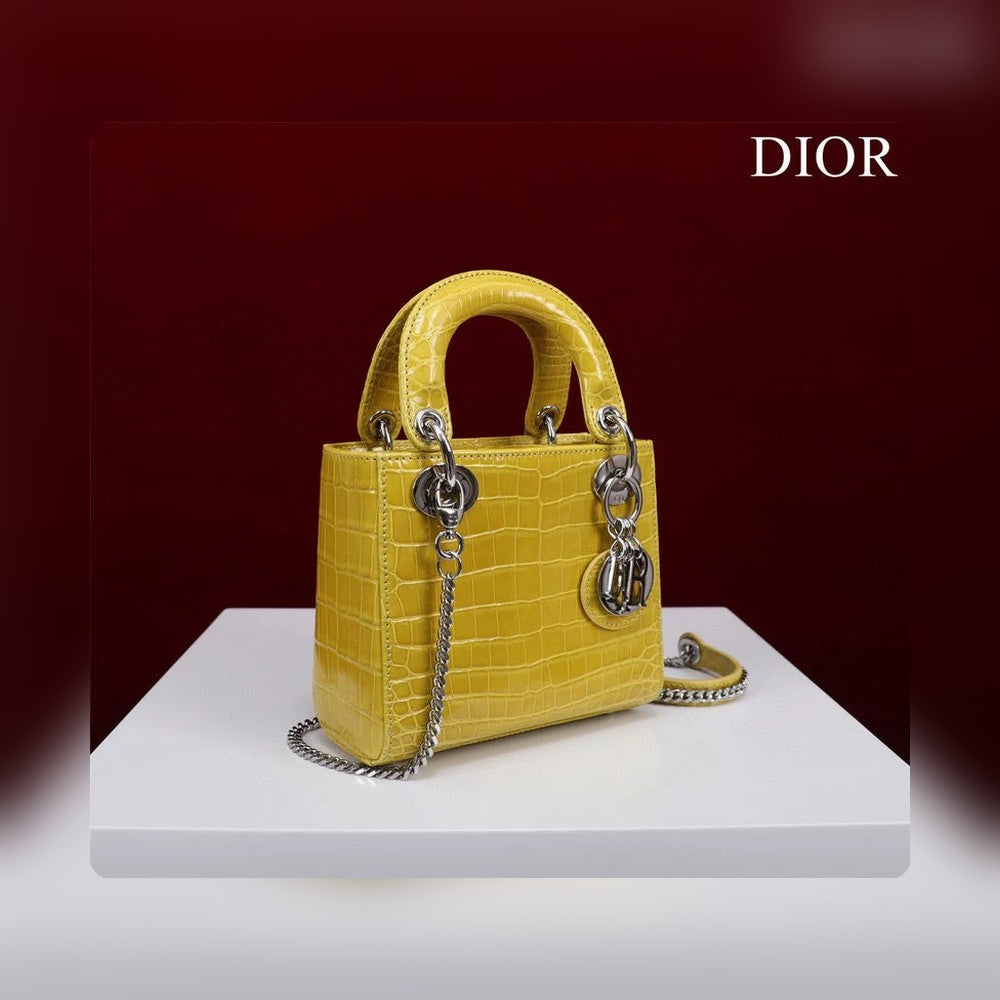 Anum Bags Detail