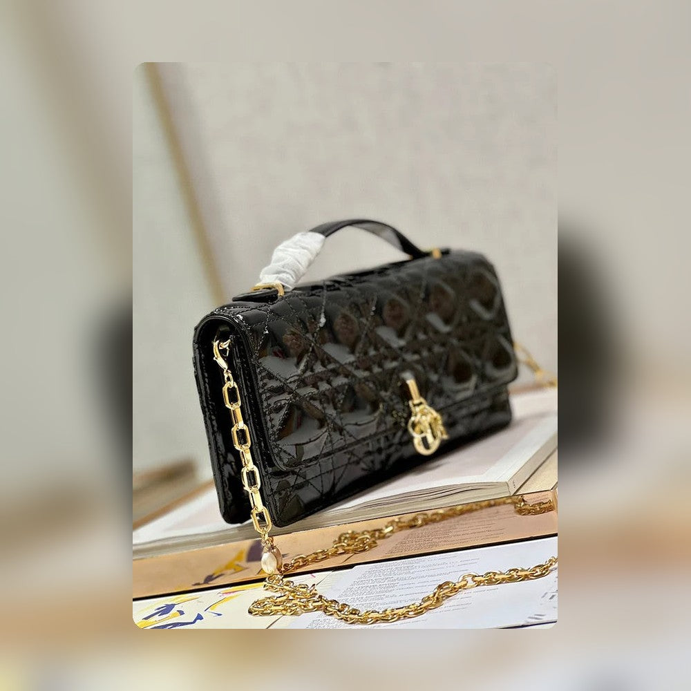 Anum Bags Detail