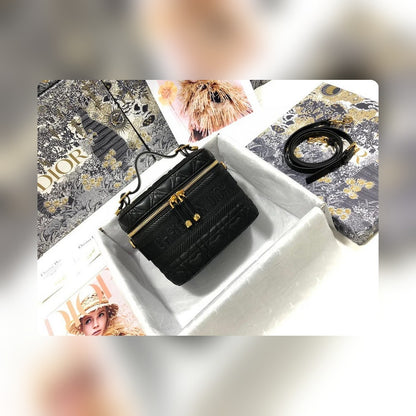 Anum Bags Detail