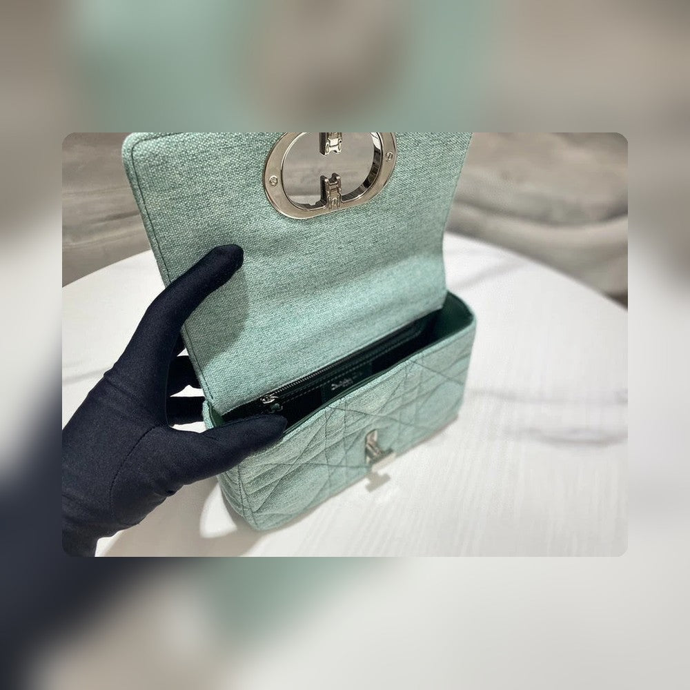 Anum Bags Detail