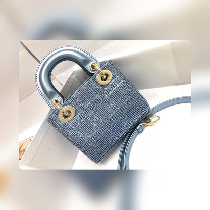 Anum Bags Detail