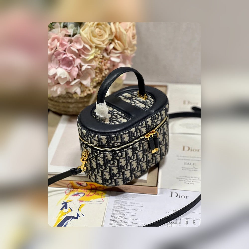 Anum Bags Detail