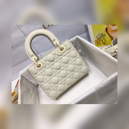 Anum Bags Detail
