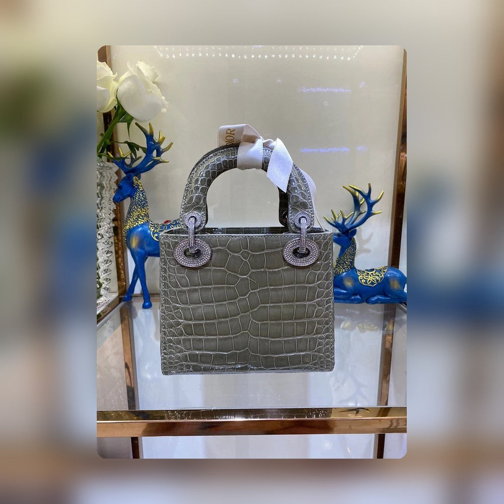 Anum Bags Detail