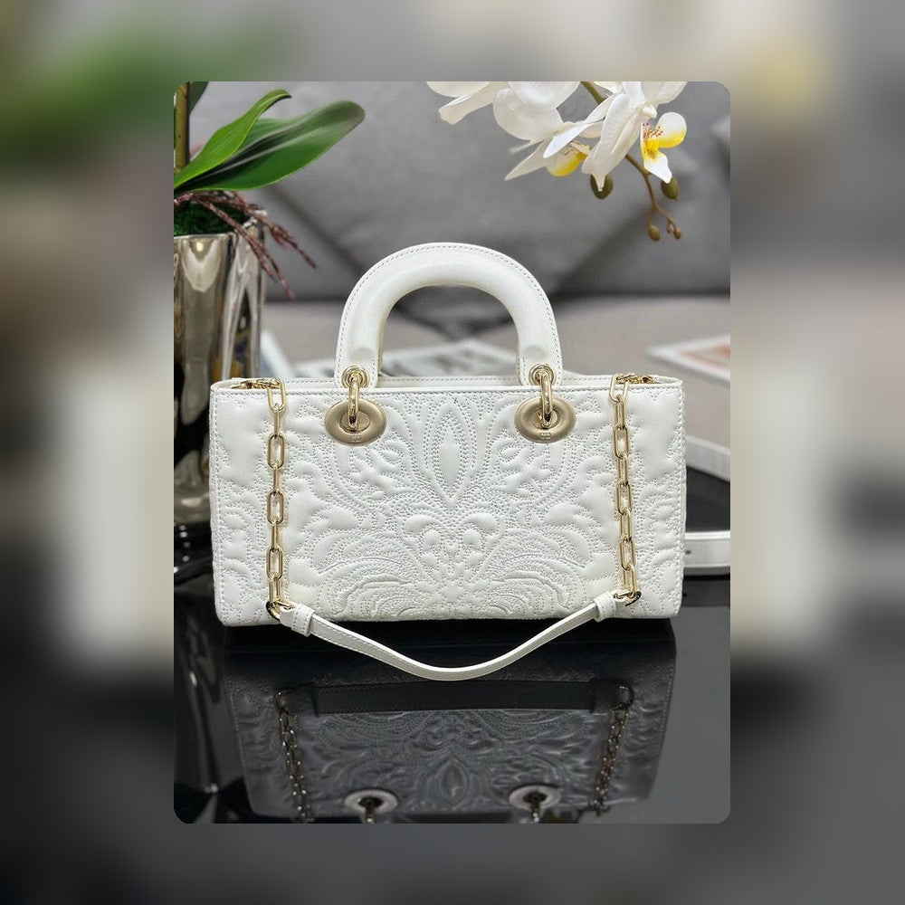 Anum Bags Detail
