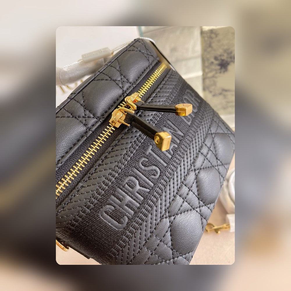 Anum Bags Detail