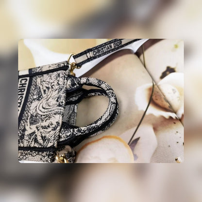 Anum Bags Detail