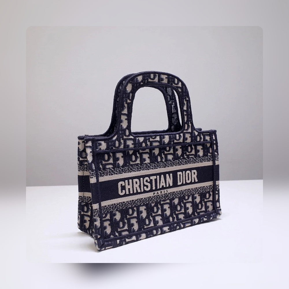 Anum Bags Detail