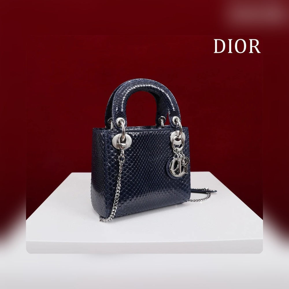 Anum Bags Detail