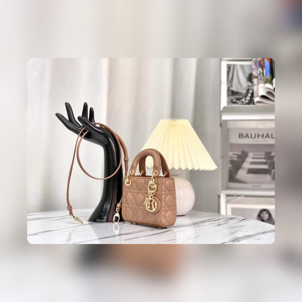 Anum Bags Detail