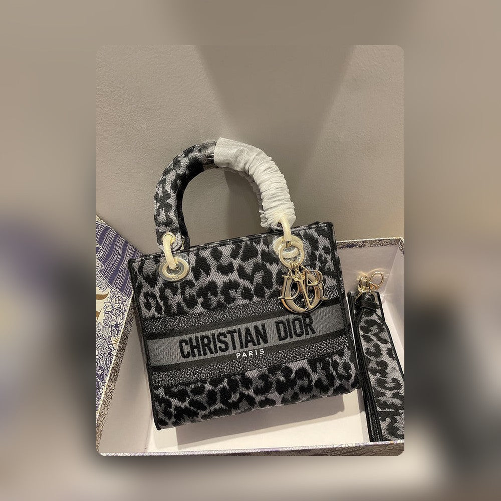 Anum Bags Detail
