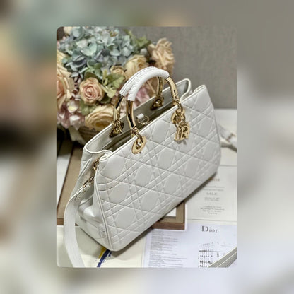 Anum Bags Detail