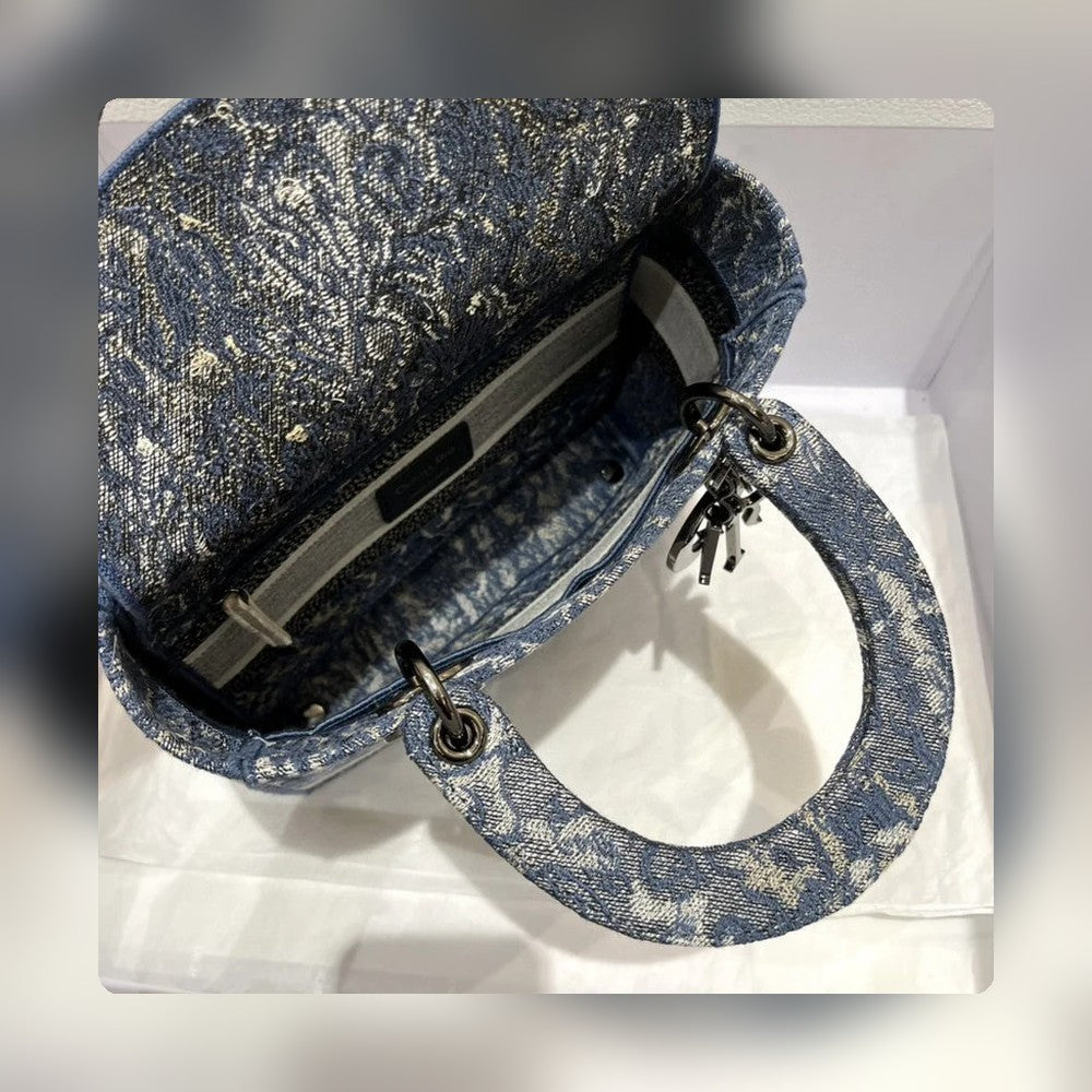 Anum Bags Detail
