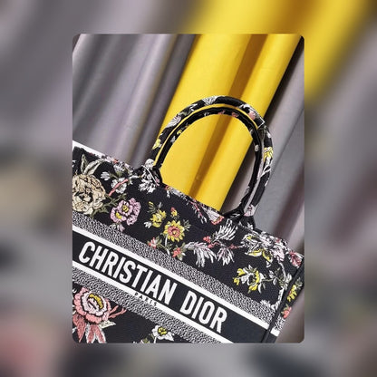Anum Bags Detail