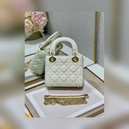 Anum Bags Detail