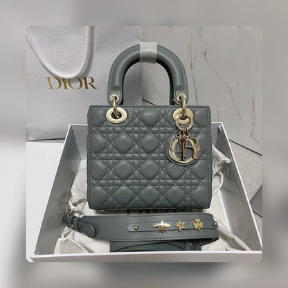 Anum Bags Detail