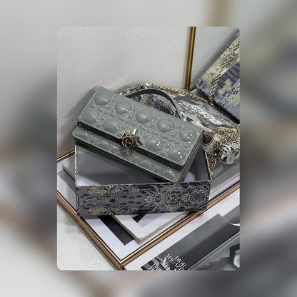 Anum Bags Detail