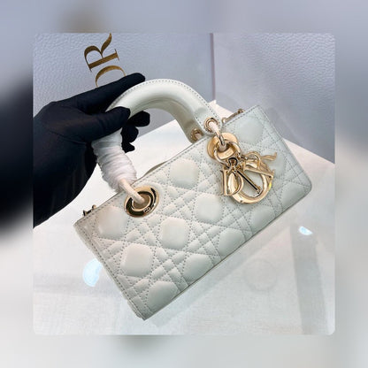 Anum Bags Detail
