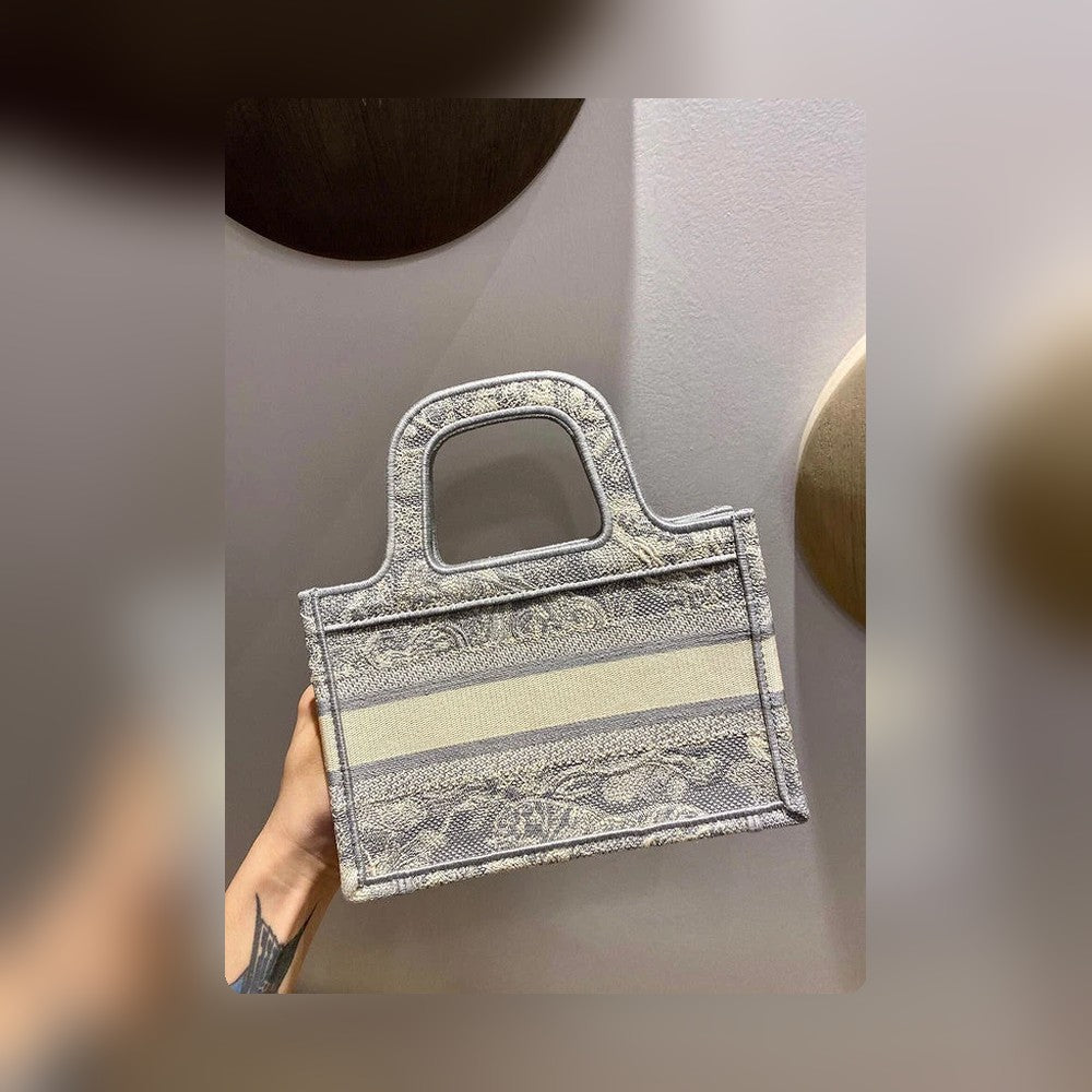 Anum Bags Detail