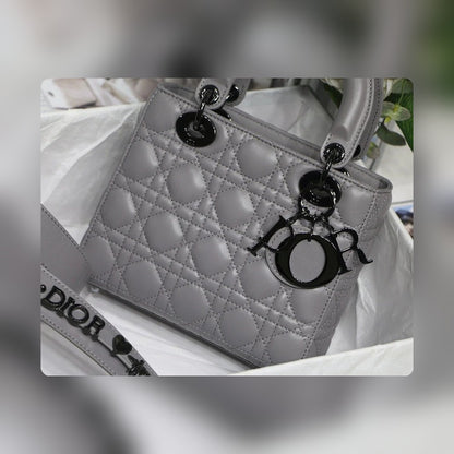 Anum Bags Detail
