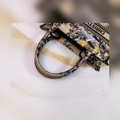 Anum Bags Detail