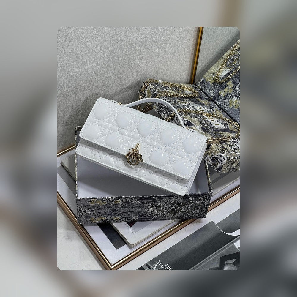 Anum Bags Detail