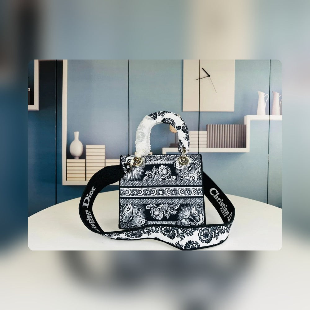 Anum Bags Detail