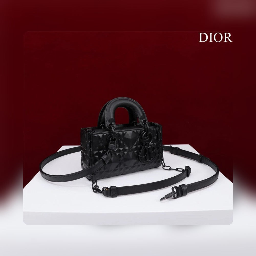 Anum Bags Detail