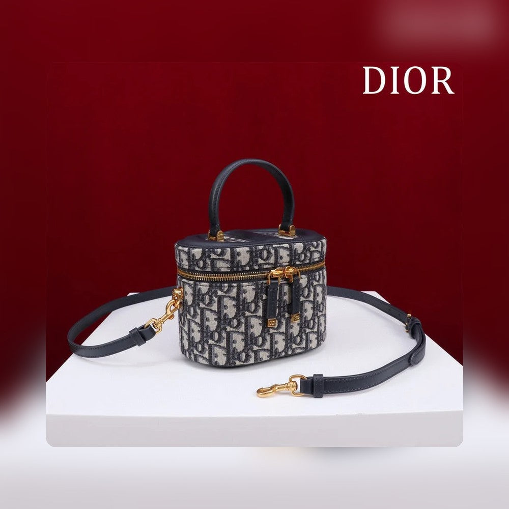Anum Bags Detail