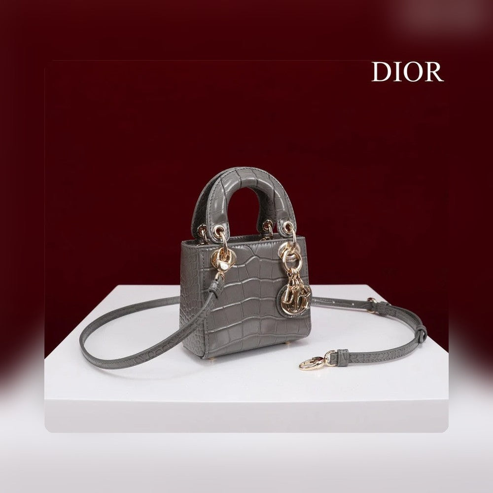 Anum Bags Detail