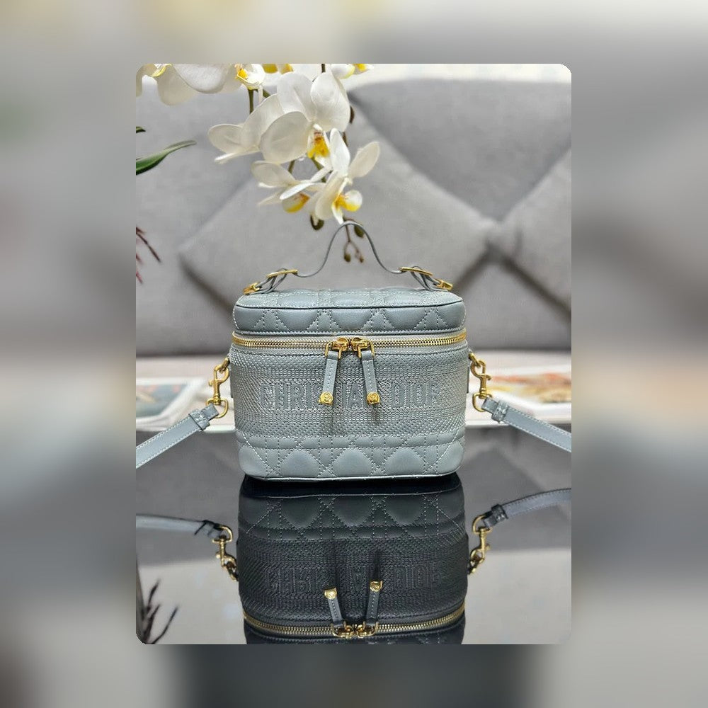 Anum Bags Detail