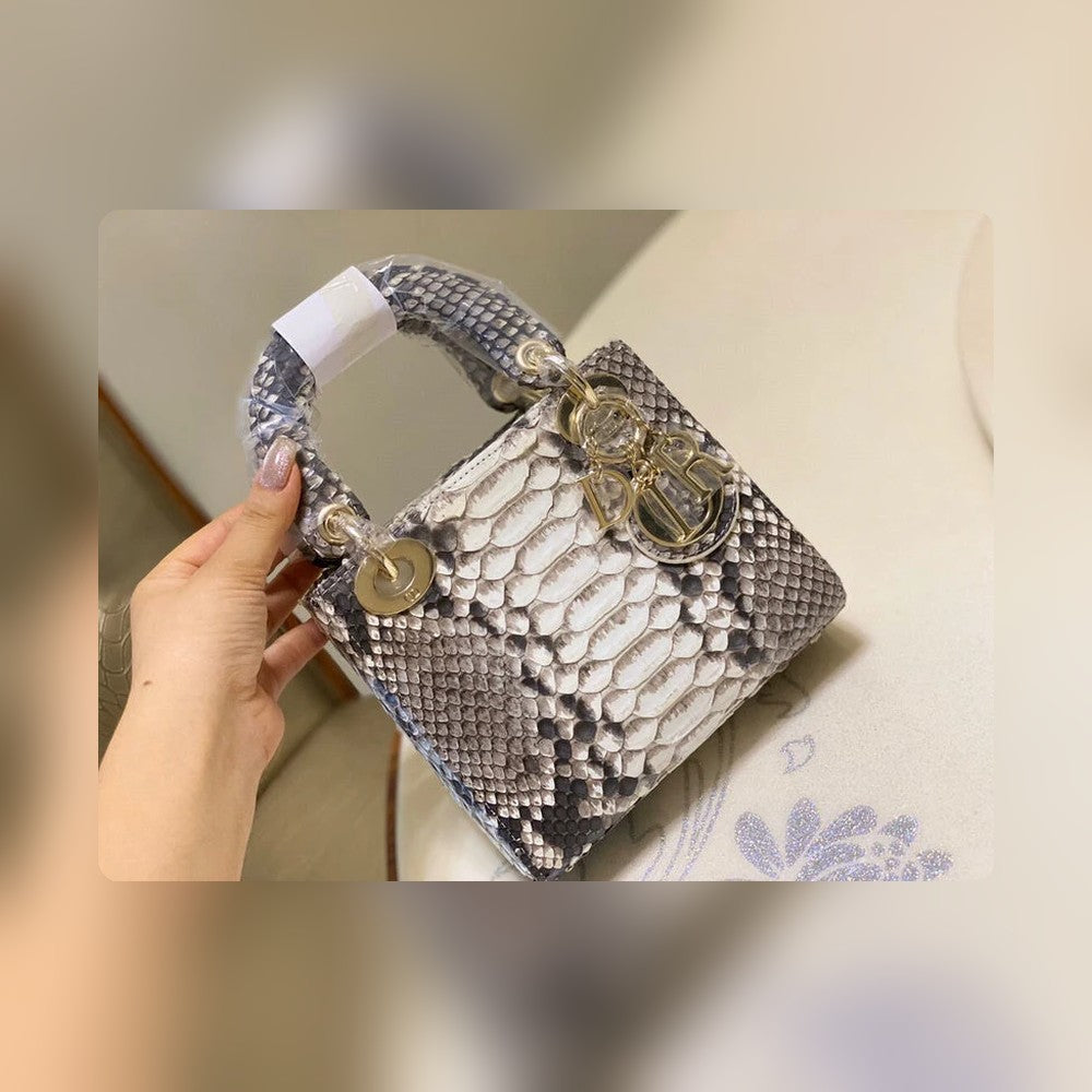 Anum Bags Detail