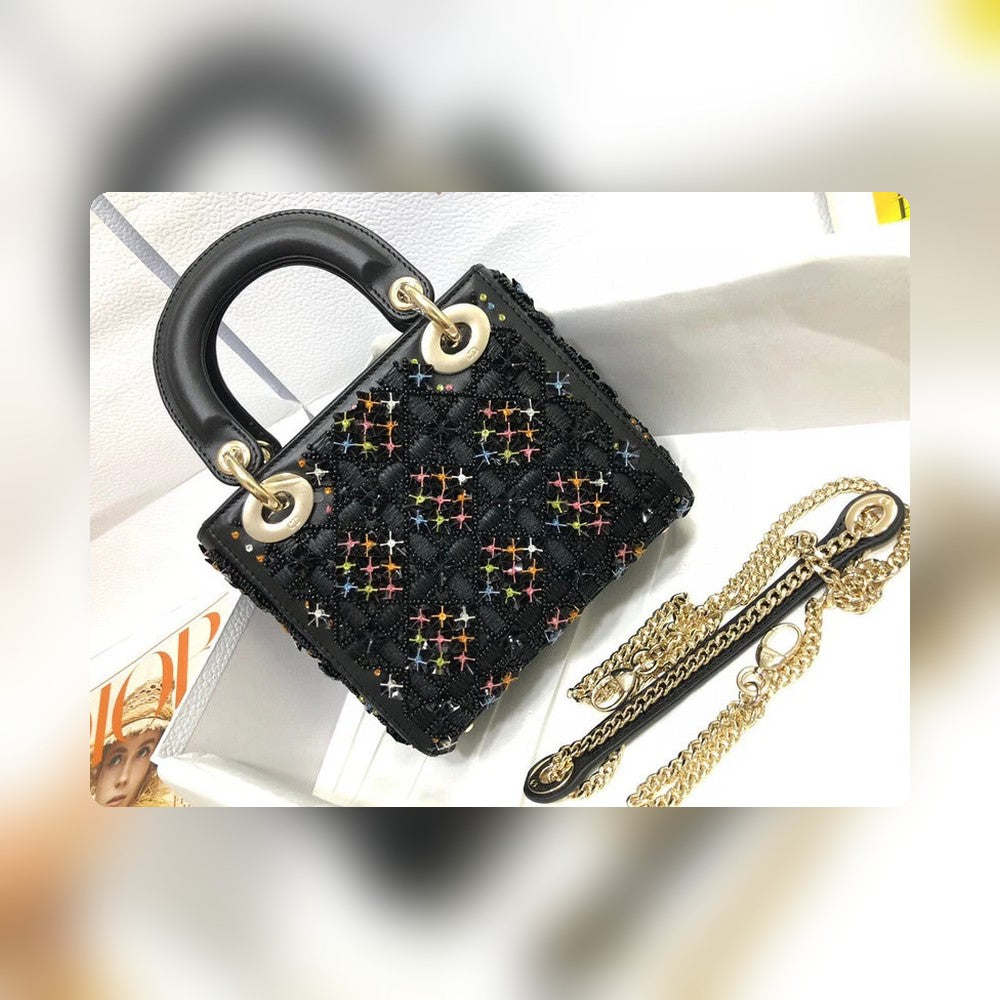 Anum Bags Detail
