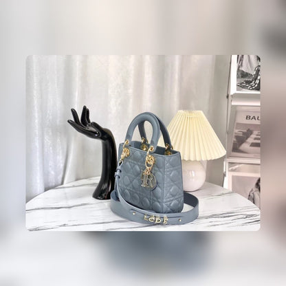 Anum Bags Detail