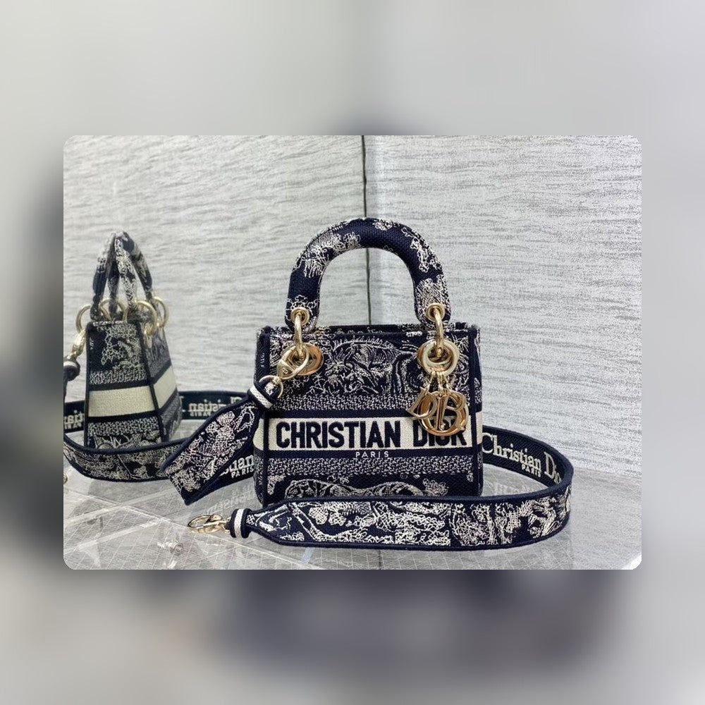 Anum Bags Detail