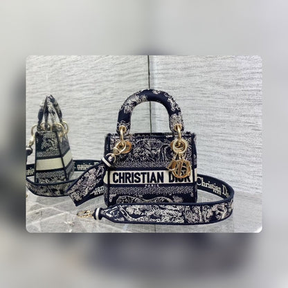 Anum Bags Detail